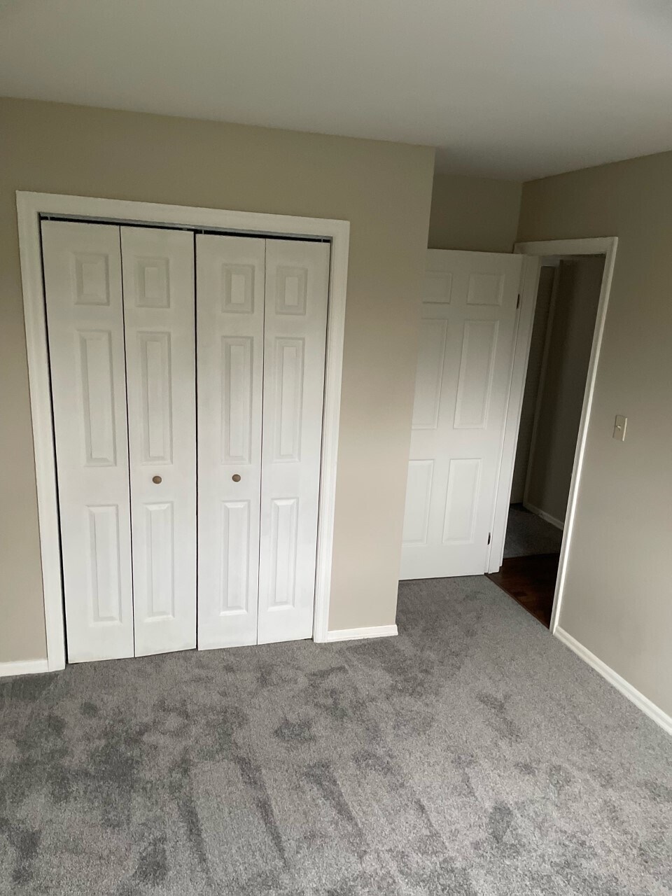 Building Photo - 906 Willcliff Dr