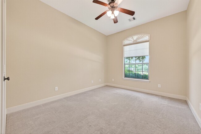 Building Photo - 17311 Quiet Shores Dr