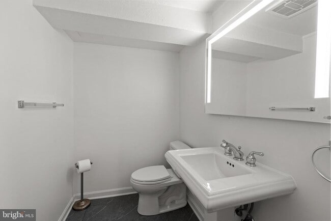 Building Photo - 2814 Bellevue Terrace NW