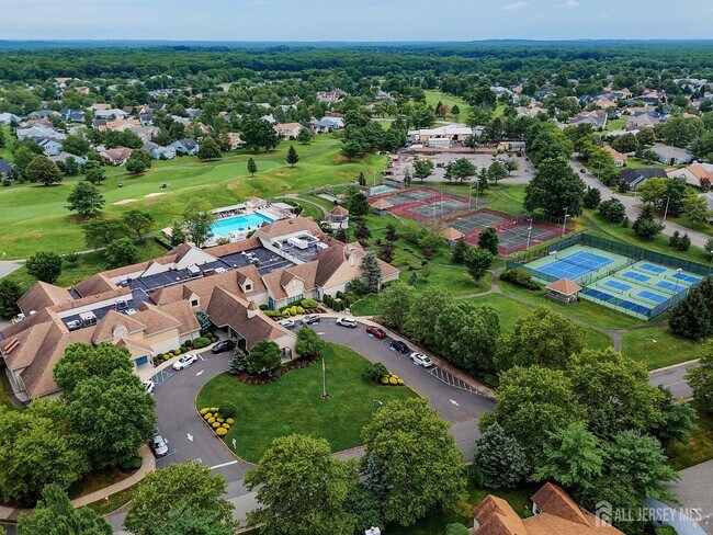 Building Photo - 123 Concordia Cir
