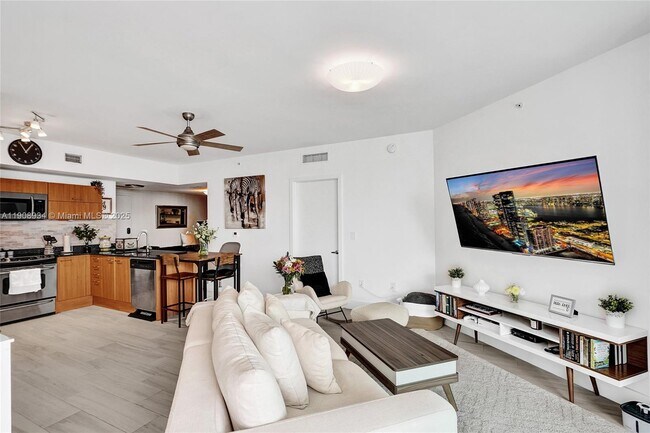 Building Photo - 350 S Miami Ave