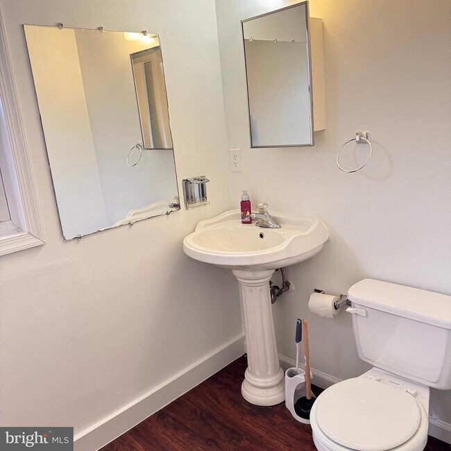 Building Photo - 820 Barkley Dr