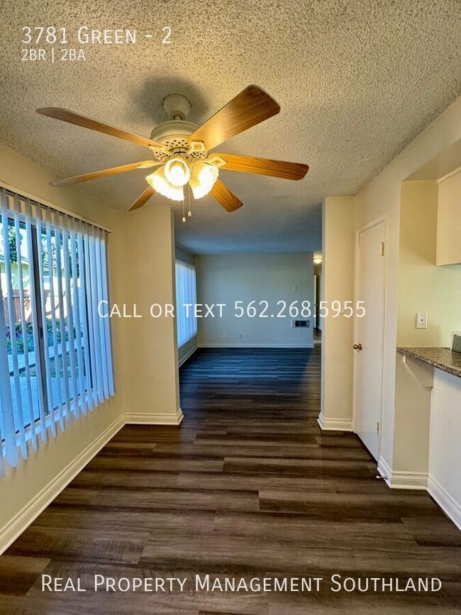 Building Photo - Beautifully Renovated 2 Bed / 1.5 Bath Apa...