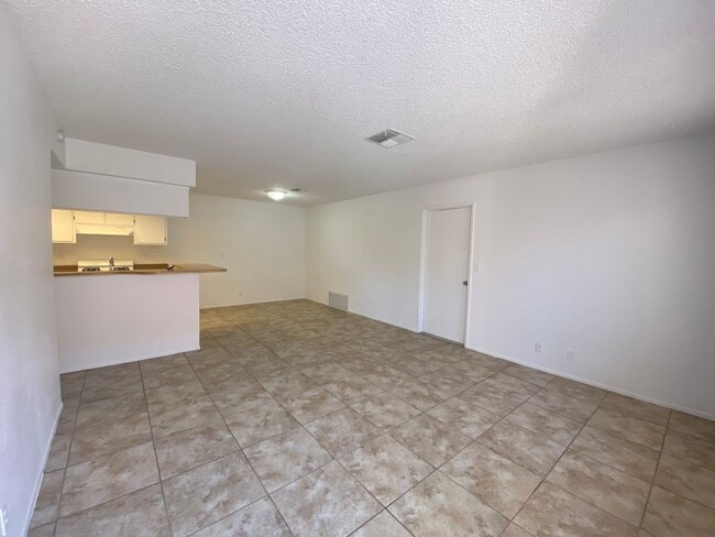 Building Photo - *DONT MISS OUT ON THIS GREAT MOVE IN SPECIAL! 1/2 OFF OF FIRST FULL MONTHS RENT!!