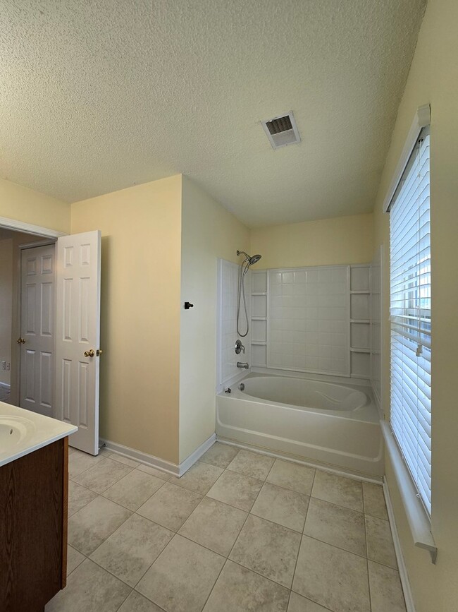 Building Photo - 1601 Ruger Dr