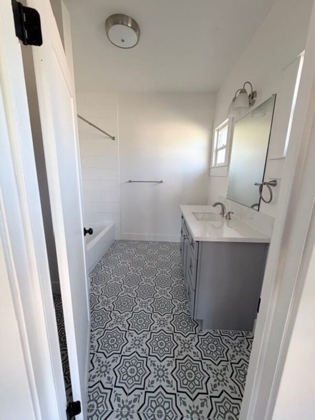 Building Photo - 2121 B St