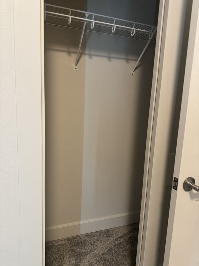 Building Photo - Lovely Open concept Low Maintenance