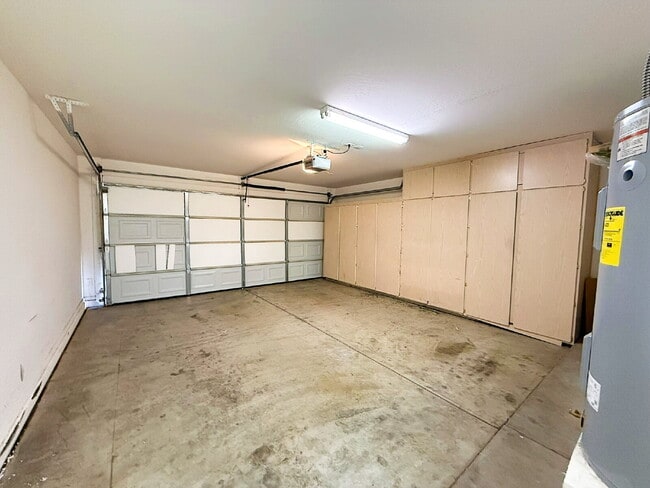 Building Photo - Well-maintained single-story home in the desirable Ashton Ranch community of Surprise.