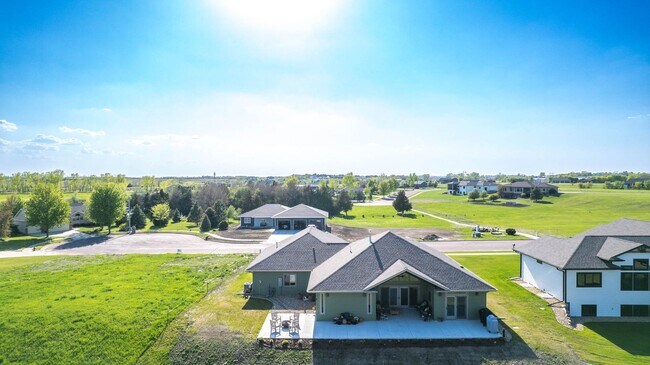 Building Photo - 5700 Island Ct