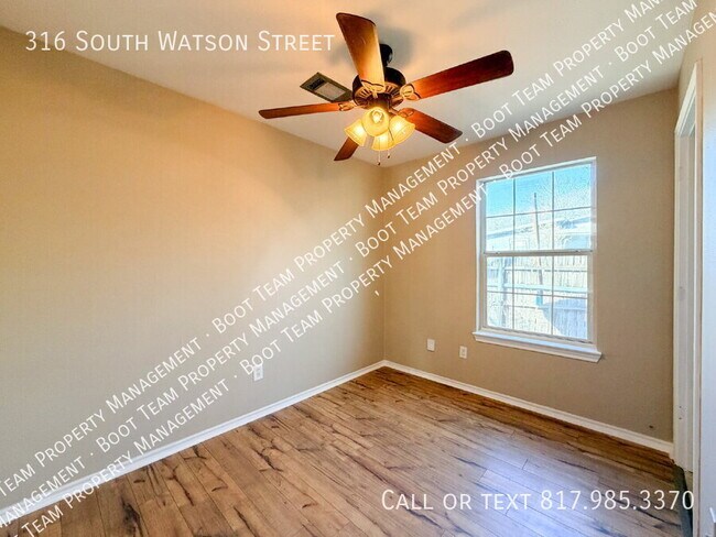Building Photo - 316 S Watson St