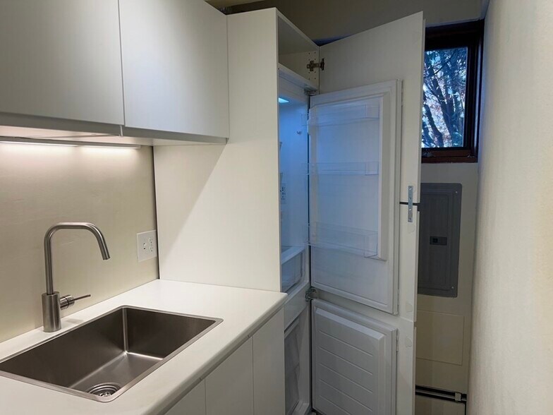 Building Photo - 9 Bowdoin St