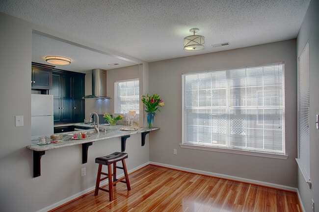 Building Photo - DAYBREAK CONDOS