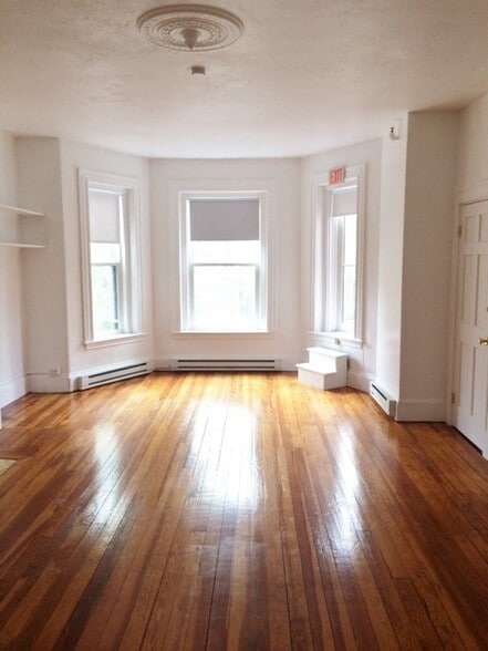 Building Photo - 1079 Beacon St