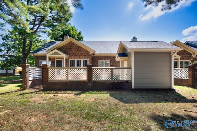 Building Photo - 324 Inverness Dr SW