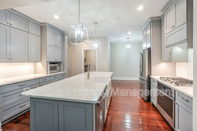 Building Photo - 181 Streamside Pl