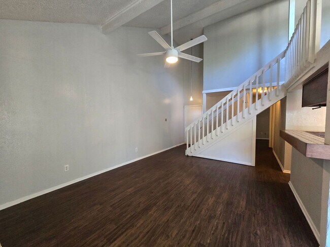 Building Photo - 1713 Cinnamon Path