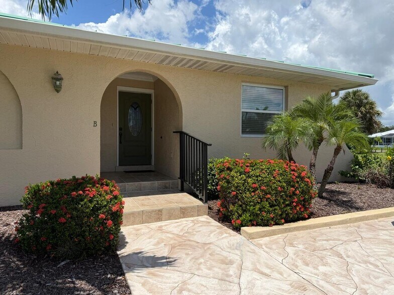 Building Photo - 2334 Magdalina Dr