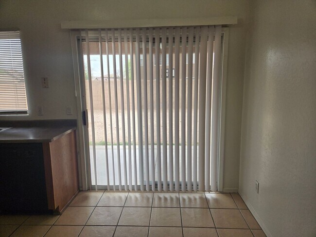 Building Photo - Coming Soon! A cozy 3 bed, 2 bath, located in El Mirage (Available 05/15/26)