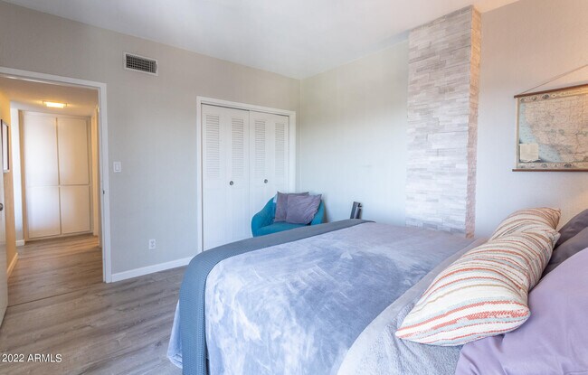 Building Photo - 805 4th Ave