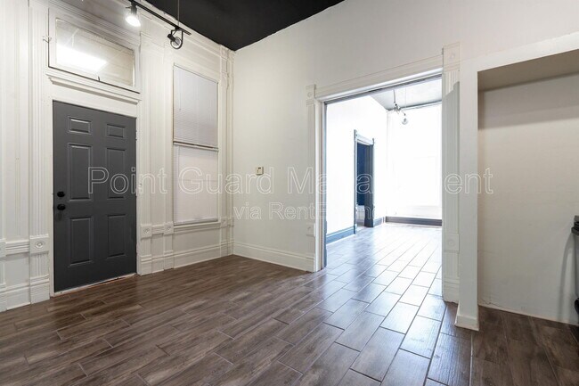 Building Photo - 518 E Douglas Ave