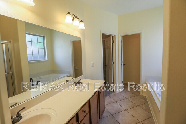 Building Photo - 3104 SW Tunica Ave
