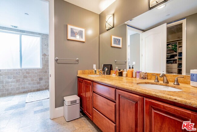 Building Photo - 16123 Sunset Blvd