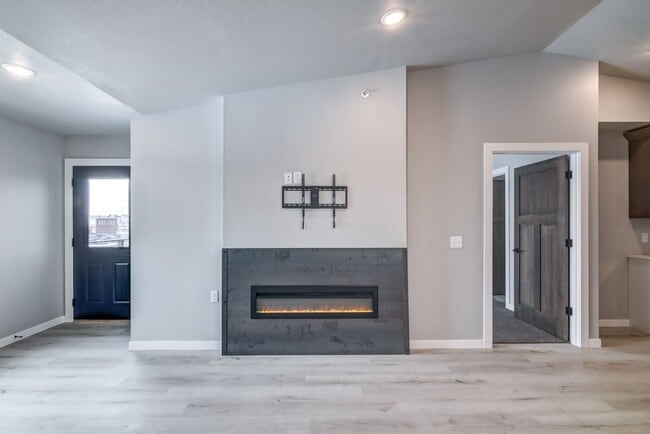 Interior Photo - City Line Heights