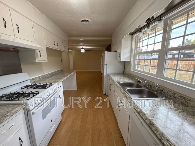 Building Photo - 500 Merrymont Dr