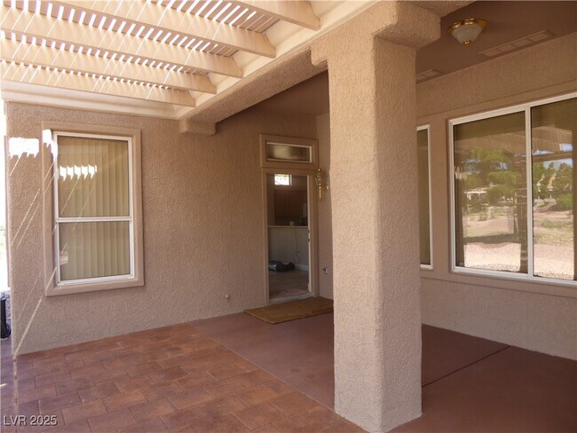 Building Photo - 2545 Youngdale Dr