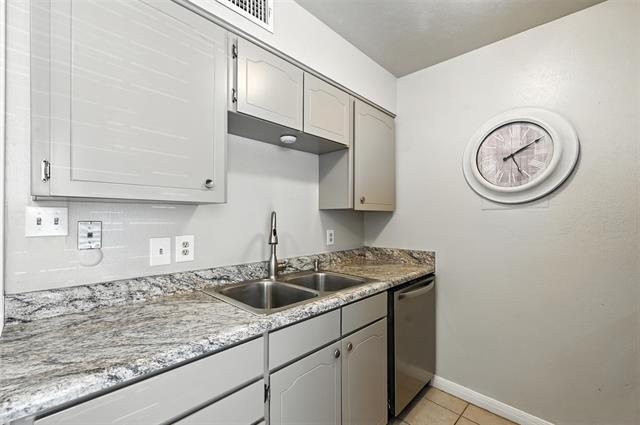 Building Photo - 4022 Ridglea Country Club Dr