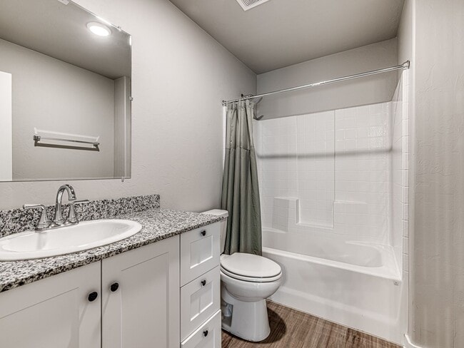 Building Photo - Newer home in the heart of OKC + 5 bedrooms + 5 bathrooms + 2 car garage