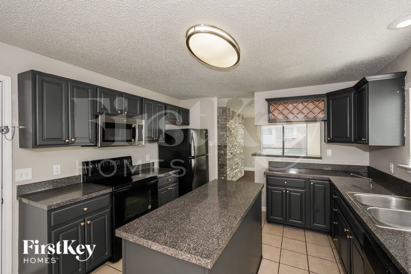 Building Photo - 911 Blewitt Dr