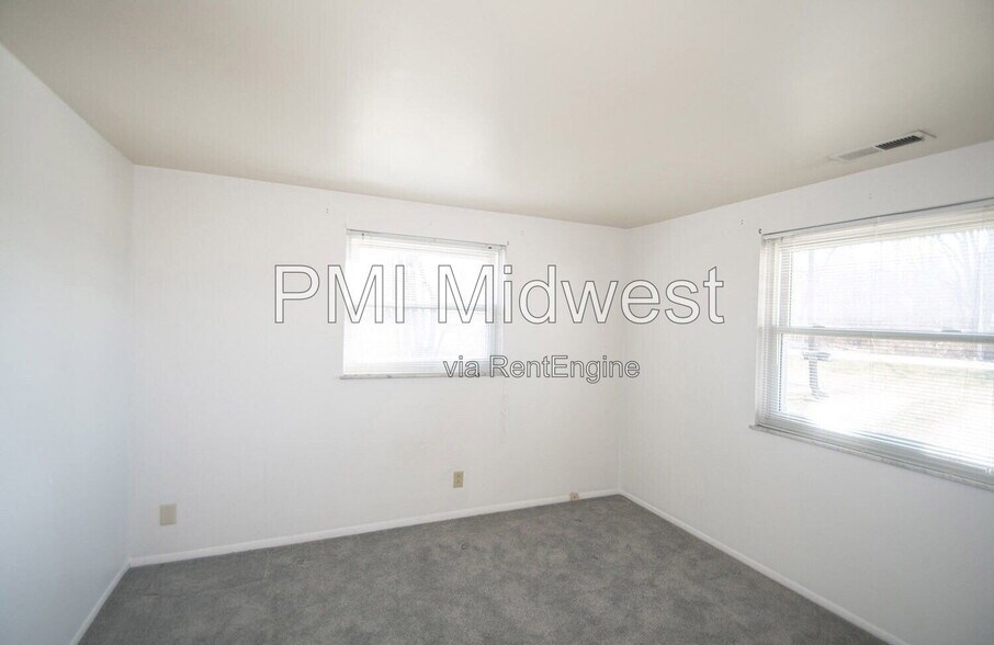 Building Photo - 8636 E Edgewood Ave