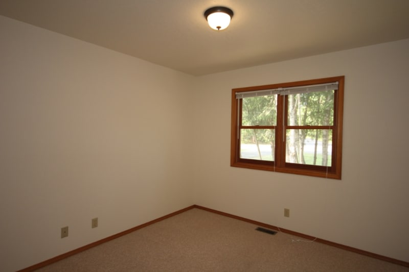 Building Photo - 3 Fairway Dr