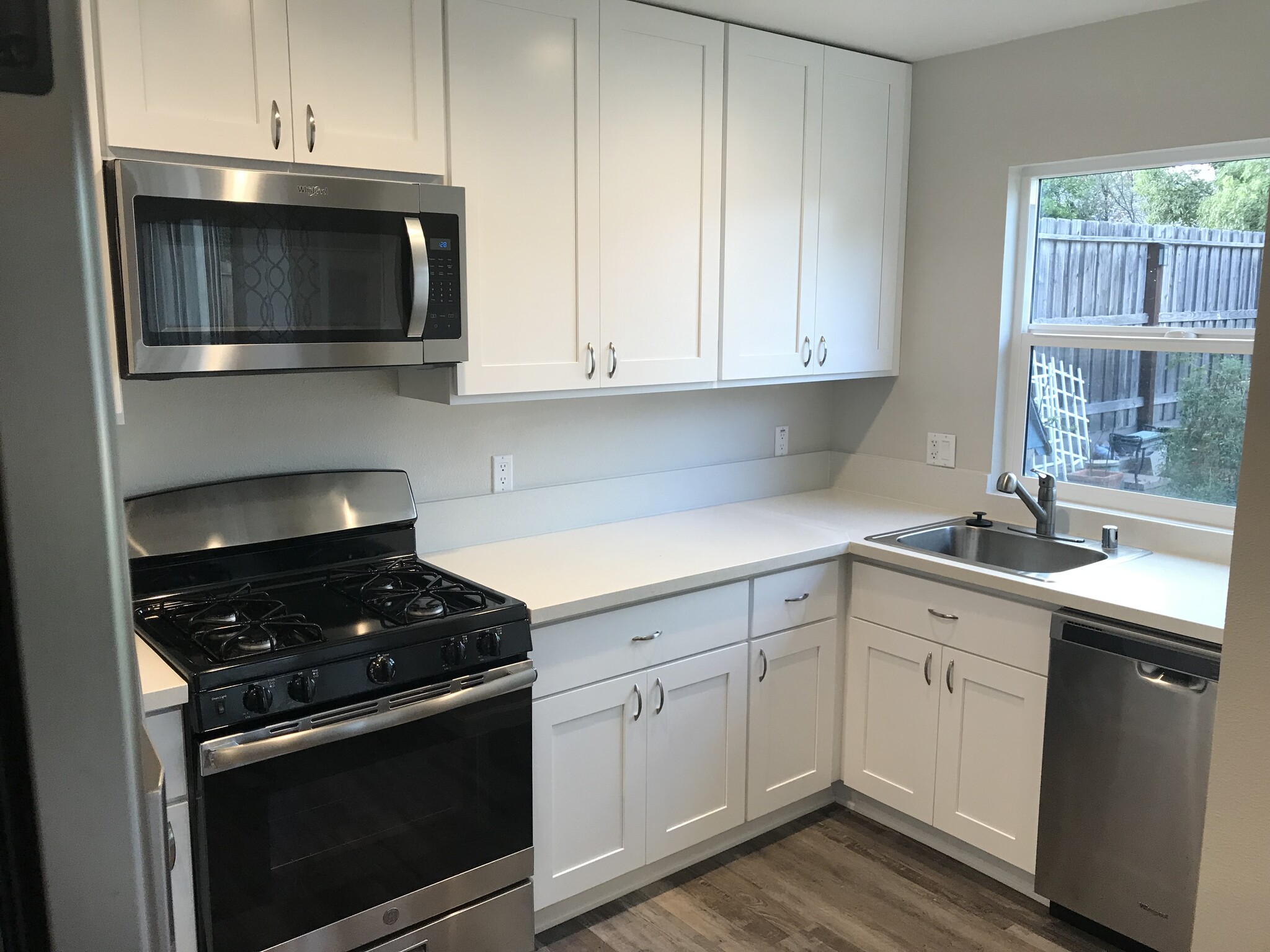 Building Photo - 430 E Bixby Rd