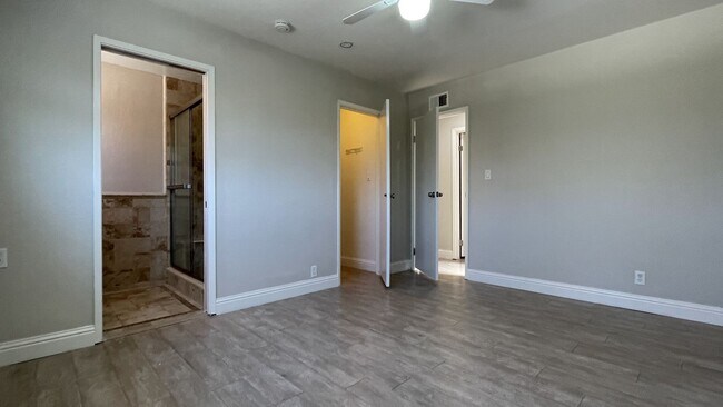 Building Photo - 4BD/3BA - Modern Home in Convenient Location: Updated Features, Near Parks & Shops, Pet-Friendly ...