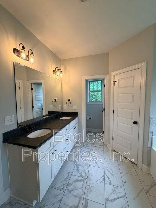 Building Photo - 205 Coffman Dr