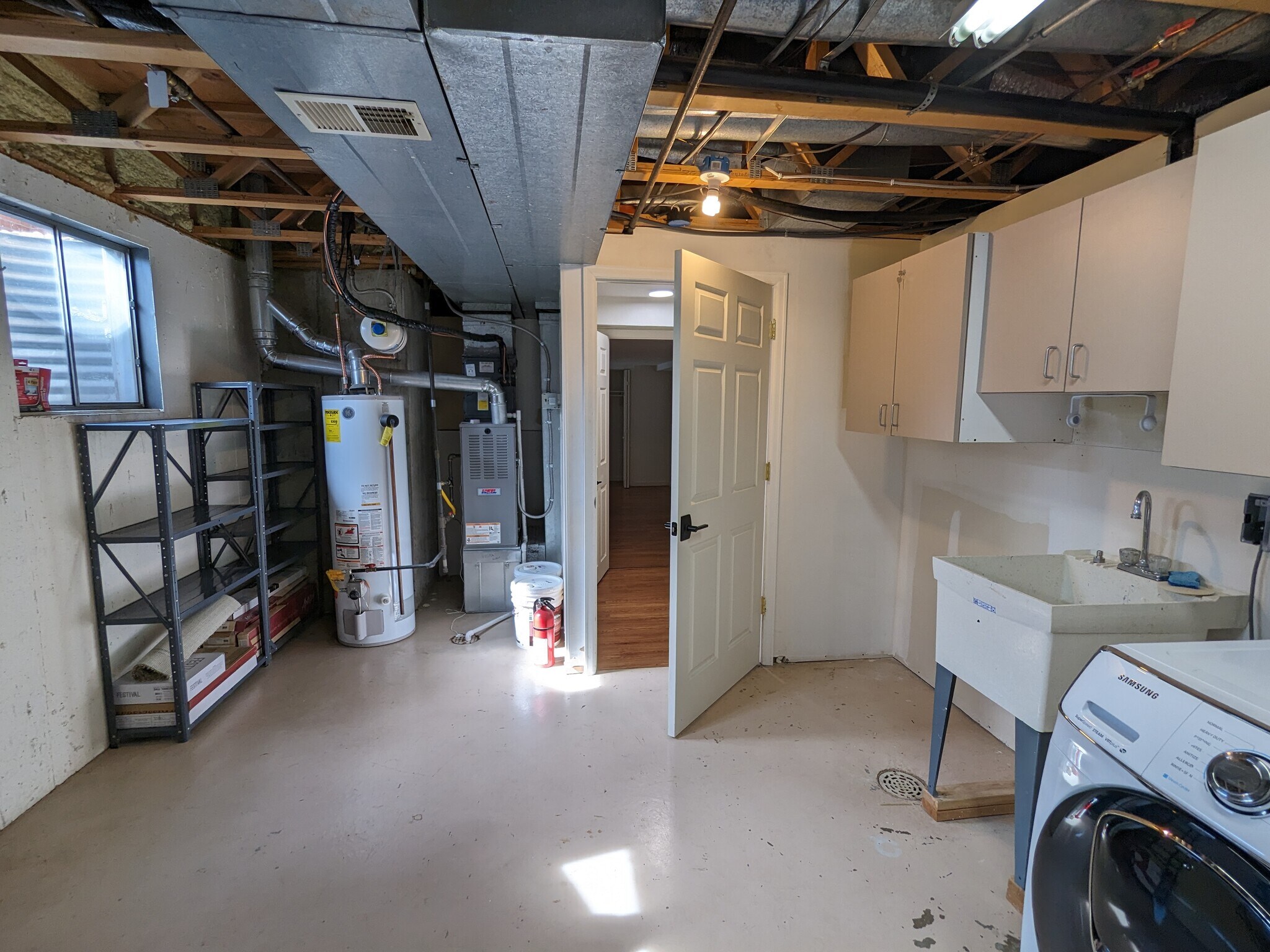 Laundry - 525 Manhattan Dr
