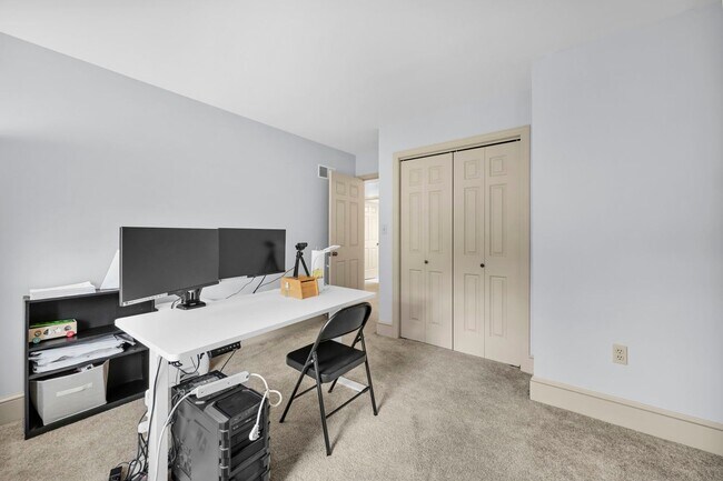 Building Photo - 684 Steinman Ct