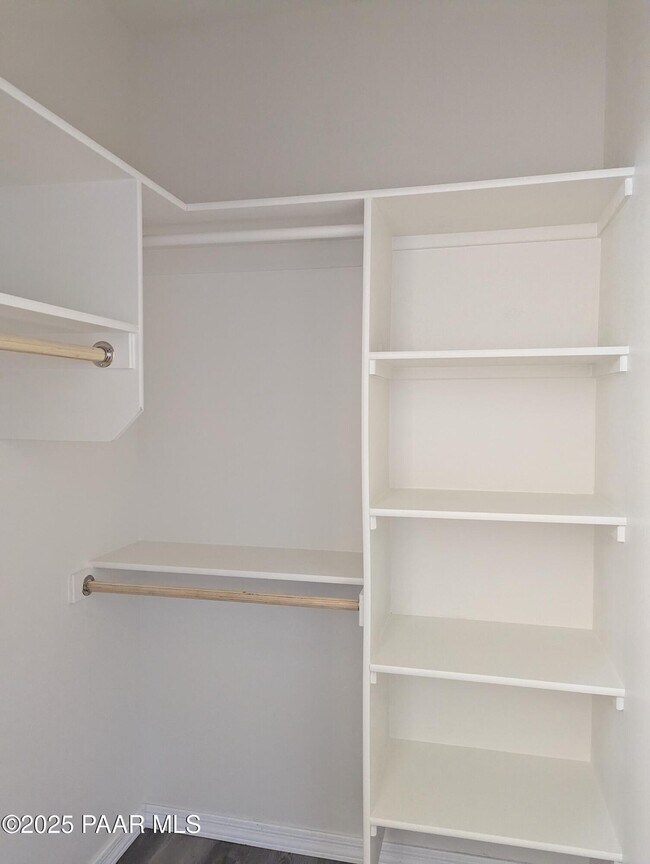 Building Photo - 2976 N Yavapai Rd E