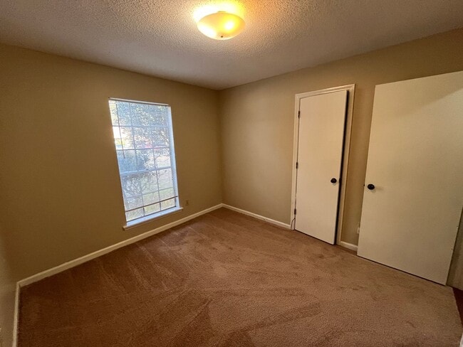 Building Photo - 171 Greenbriar Ct