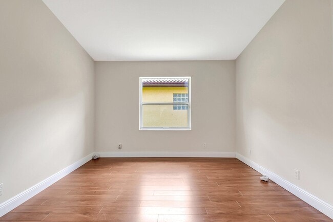 Building Photo - 6779 Indianwood Way