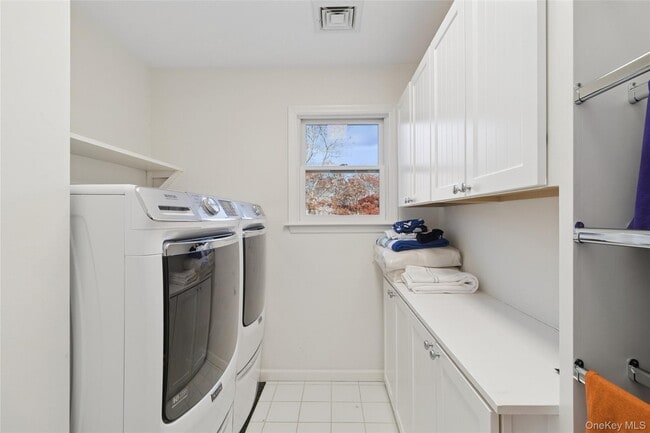 Building Photo - 9 Debras Way