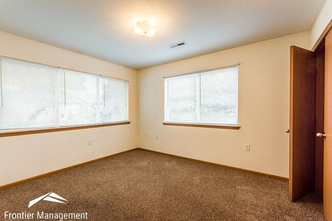 Building Photo - 402-b N 10th St