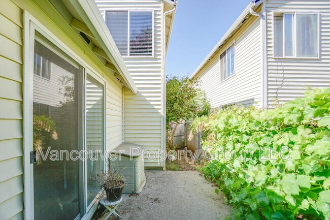 Building Photo - 11715 NE 31st St