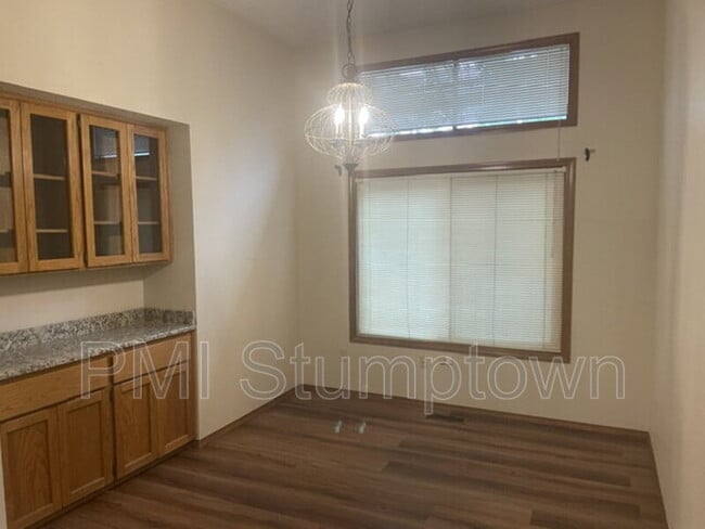 Building Photo - 14745 SW Surrey Ct