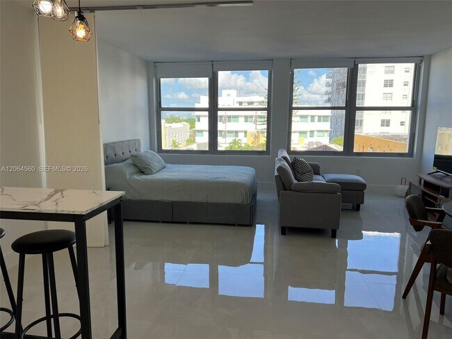 Building Photo - 2899 Collins Ave