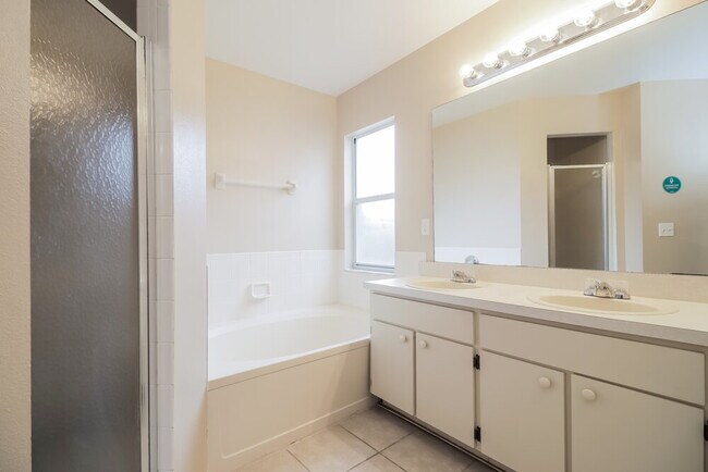 Building Photo - 2230 Justin Ave