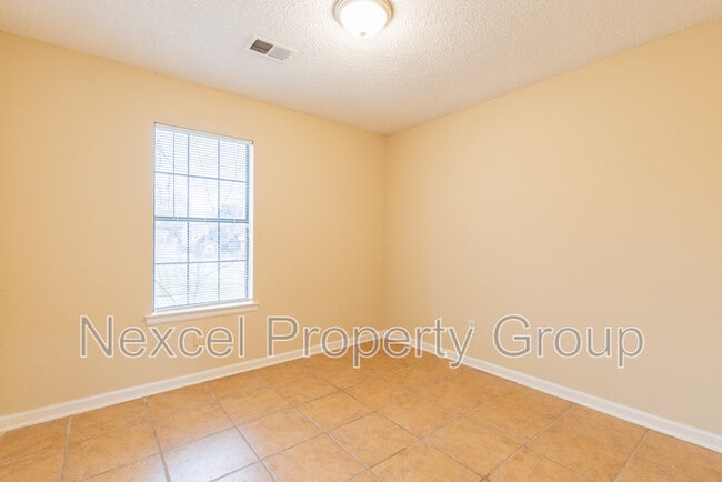 Building Photo - 10152 Yates Dr