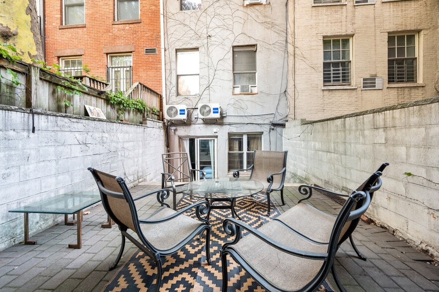 Building Photo - 252 E 33rd St